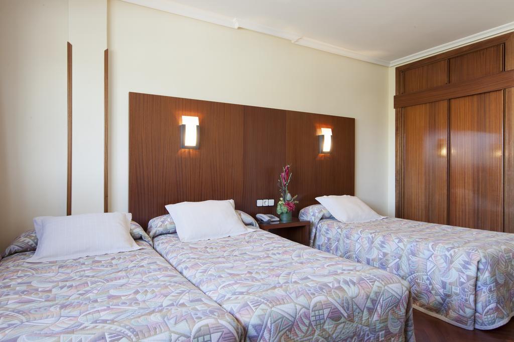 Hotel Galaico Кольядо-Вільяльба Екстер'єр фото